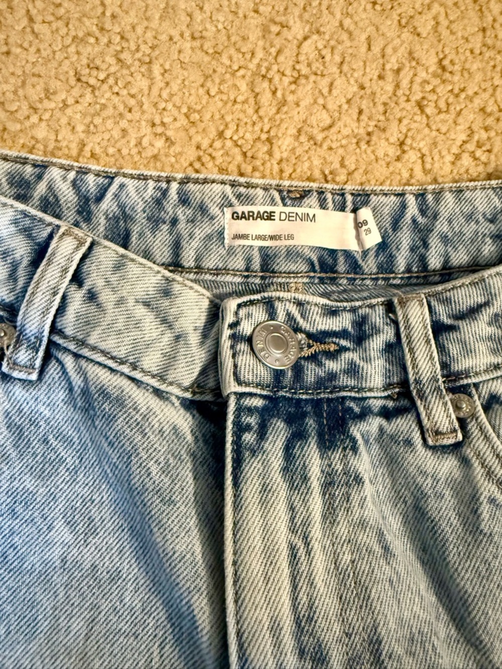 High-Rise Light Blue Washed Flare Jeans - Wide Leg - Picture 4 of 4